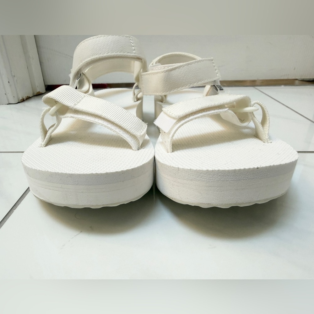 Teva Universal Midform Sandal in White Size 7 - Picture 4 of 8